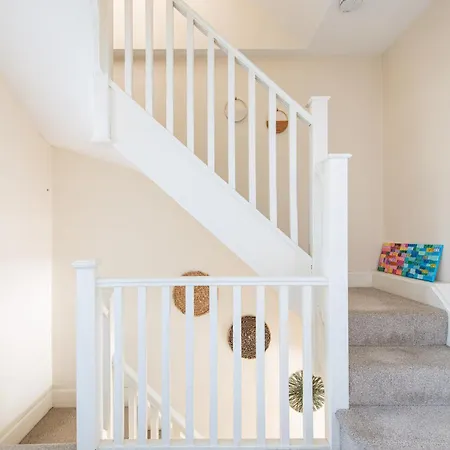 Charming Family With Stoves, Garden & Parking