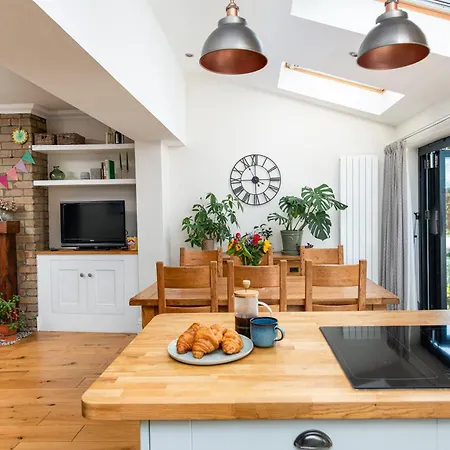 Charming Family With Stoves, Garden & Parking Appartement