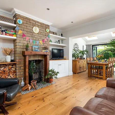 Charming Family With Stoves, Garden & Parking Appartement *