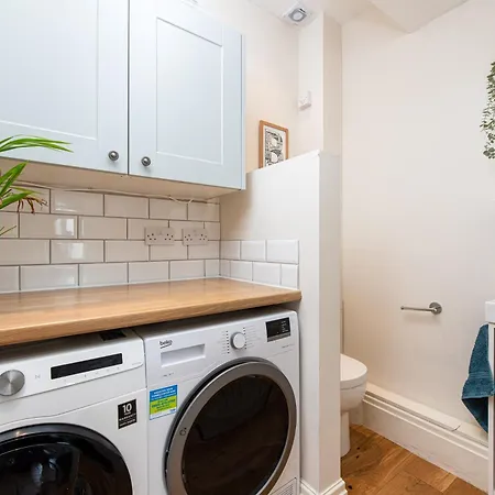 Charming Family With Stoves, Garden & Parking *