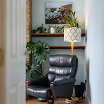 Charming Family With Stoves, Garden & Parking