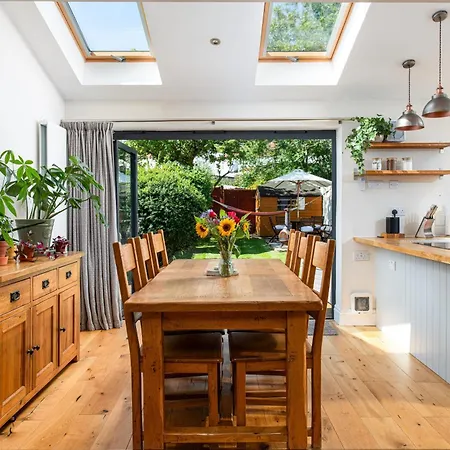 아파트 Charming Family With Stoves, Garden & Parking 브리스틀