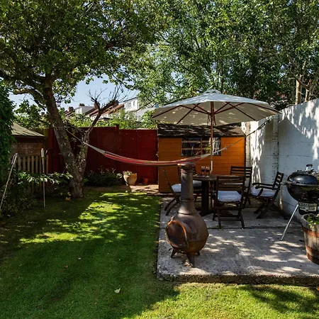 Charming Family With Stoves, Garden & Parking