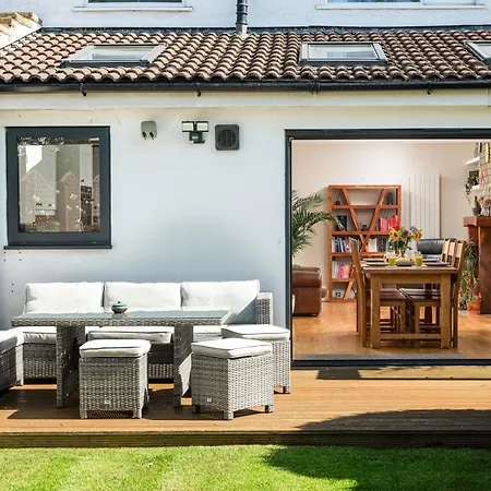 Charming Family With Stoves, Garden & Parking 아파트 *