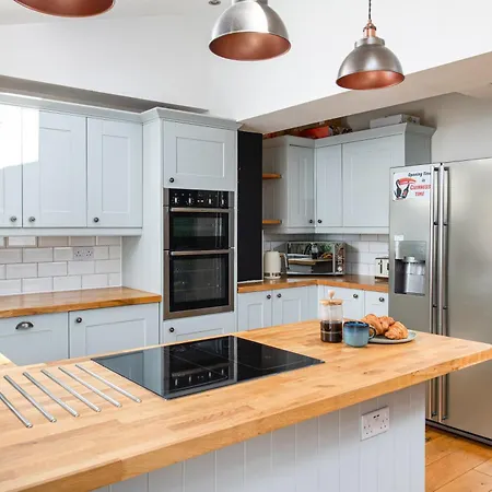 아파트 Charming Family With Stoves, Garden & Parking *