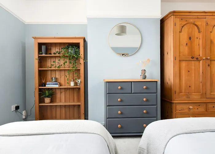 Charming Family With Stoves, Garden & Parking * بريستول