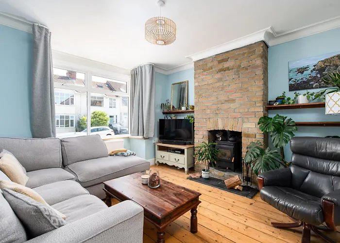 Charming Family With Stoves, Garden & Parking * بريستول