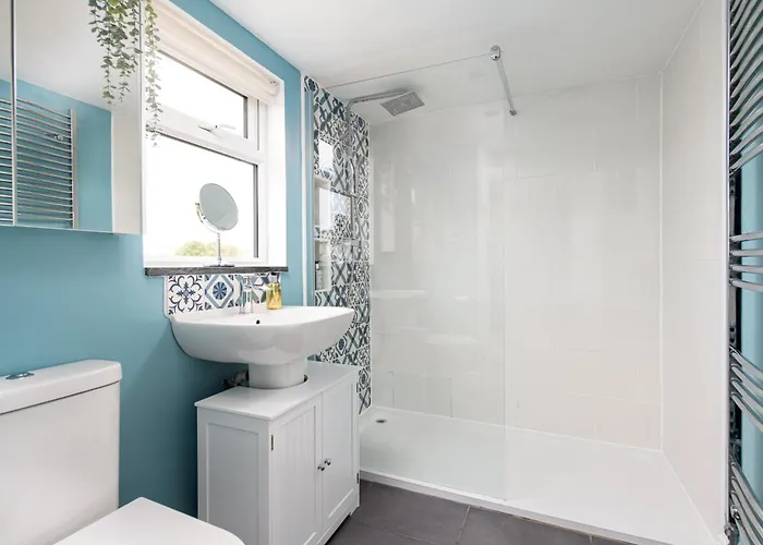 Charming Family With Stoves, Garden & Parking * بريستول