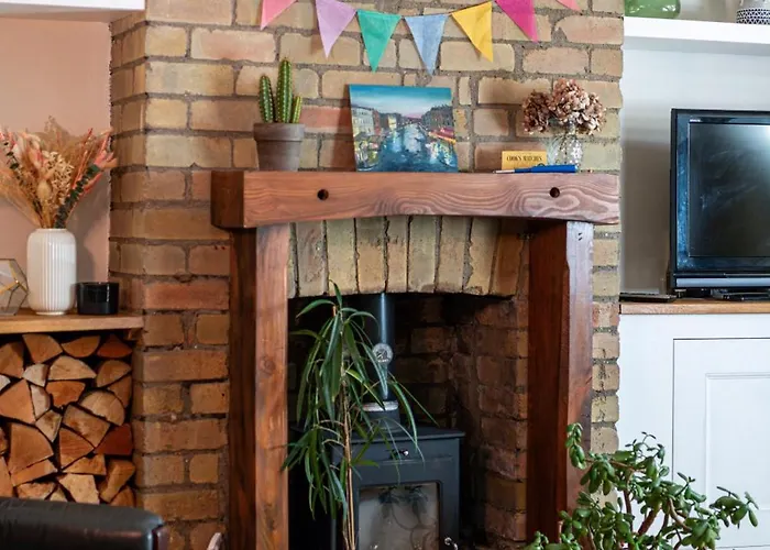 Charming Family With Stoves, Garden & Parking *