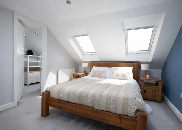 Charming Family With Stoves, Garden & Parking بريستول