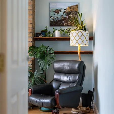 Charming Family With Stoves, Garden & Parking