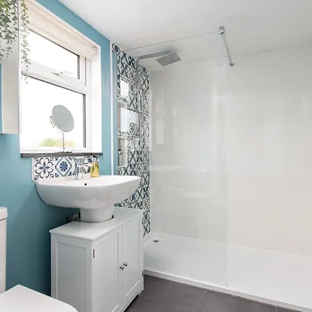 Charming Family With Stoves, Garden & Parking * Bristol