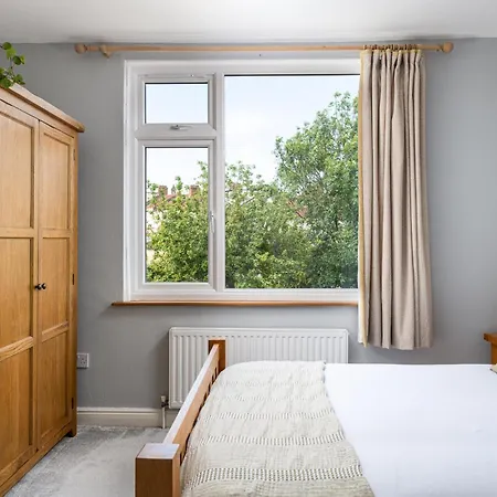 Charming Family With Stoves, Garden & Parking Bristol