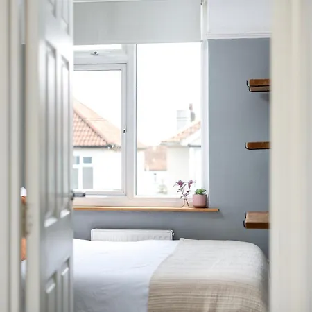 Charming Family With Stoves, Garden & Parking * Bristol