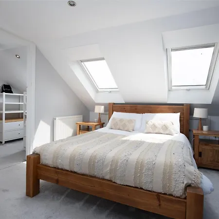 Charming Family With Stoves, Garden & Parking Bristol