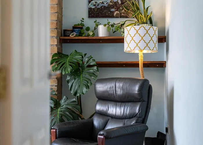 Charming Family With Stoves, Garden & Parking