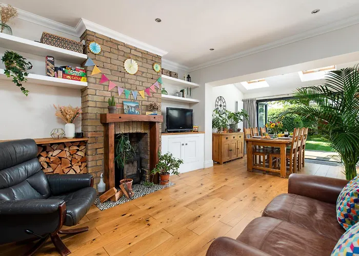 Charming Family With Stoves, Garden & Parking Apartment *