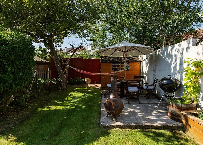 Charming Family With Stoves, Garden & Parking