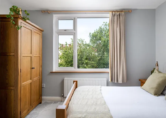 Charming Family With Stoves, Garden & Parking Bristol